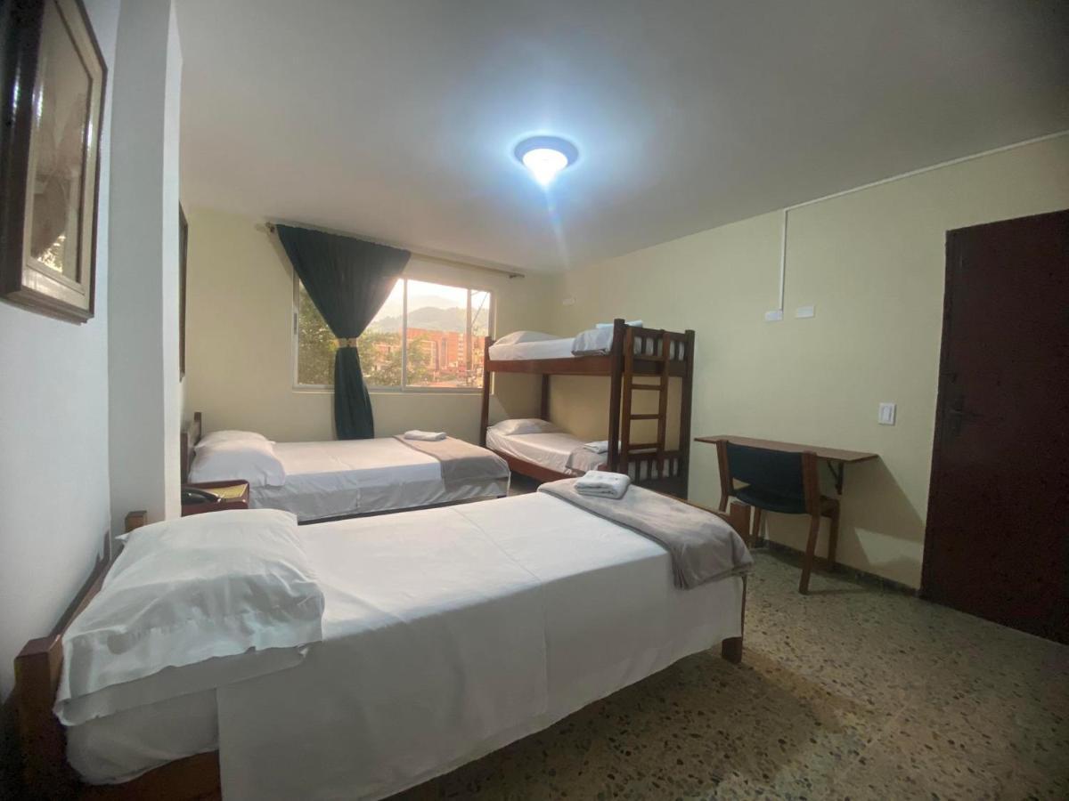 Hotel Caldas Plaza Exterior foto