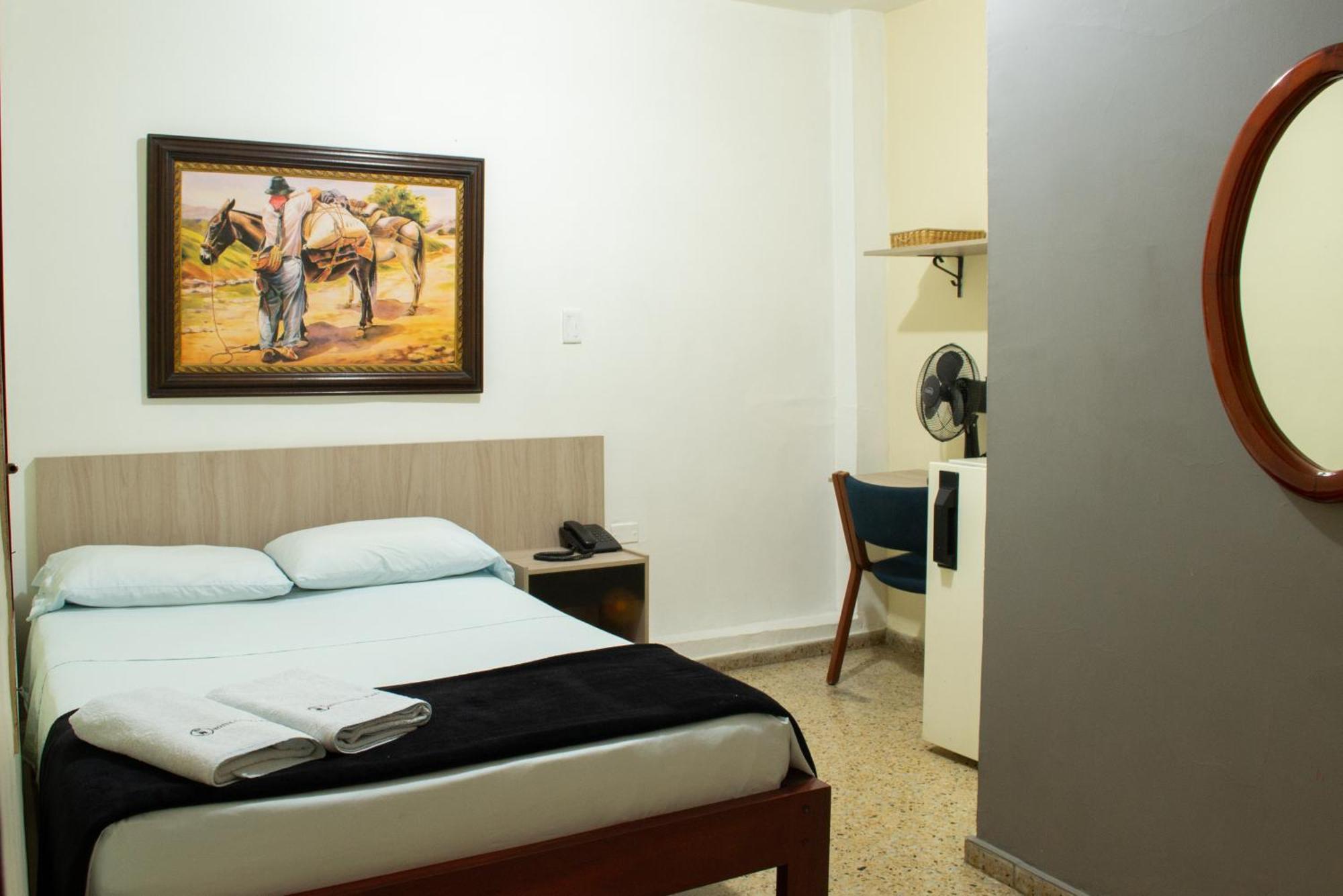 Hotel Caldas Plaza Exterior foto